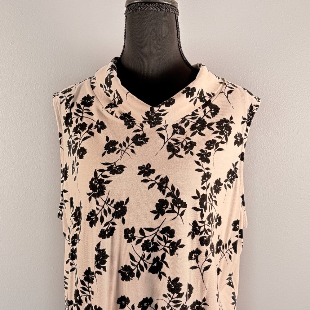 Light pink flowy material tank top - Picture 2 of 10